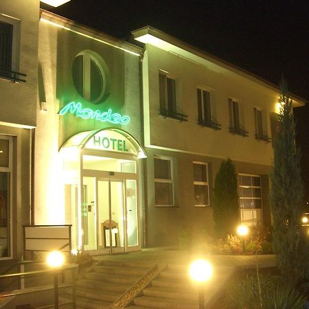 Mondeo Prague Hotel Екстериор снимка