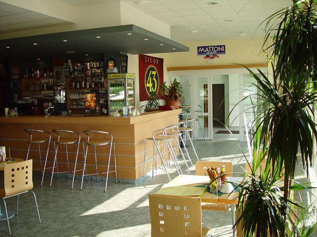 Mondeo Prague Hotel Екстериор снимка