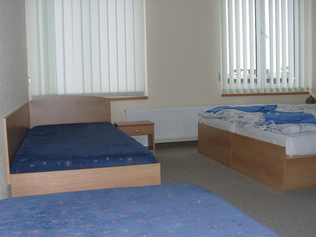 Mondeo Prague Hotel Стая снимка