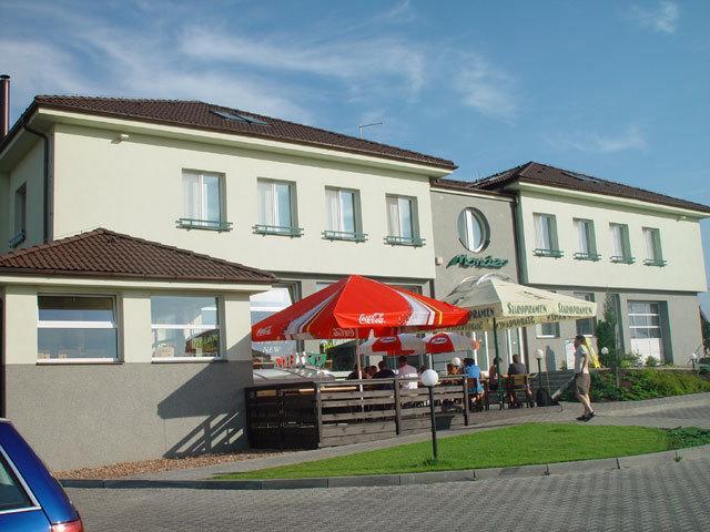 Mondeo Prague Hotel Екстериор снимка