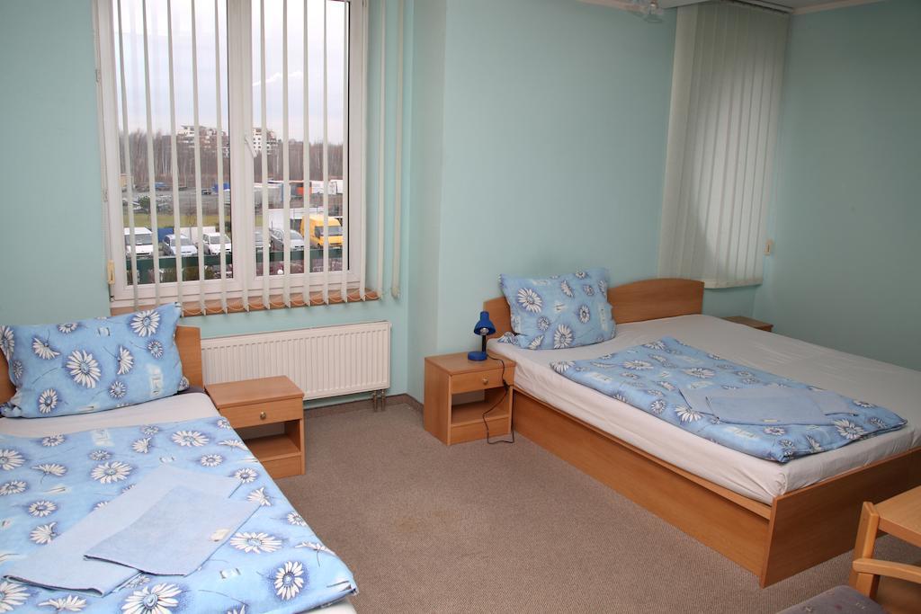 Mondeo Prague Hotel Екстериор снимка