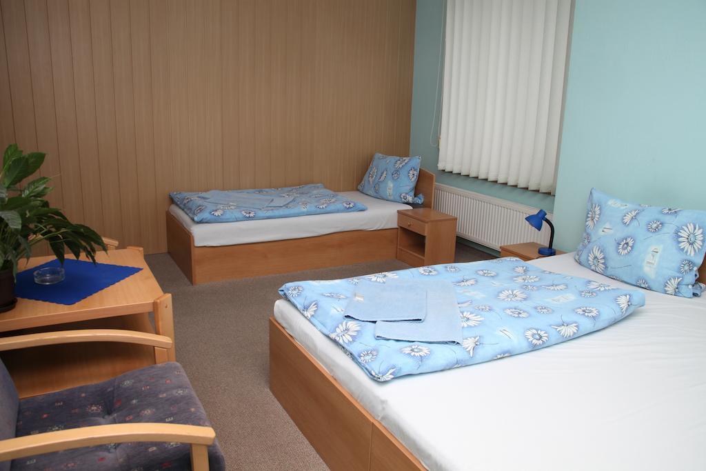 Mondeo Prague Hotel Стая снимка