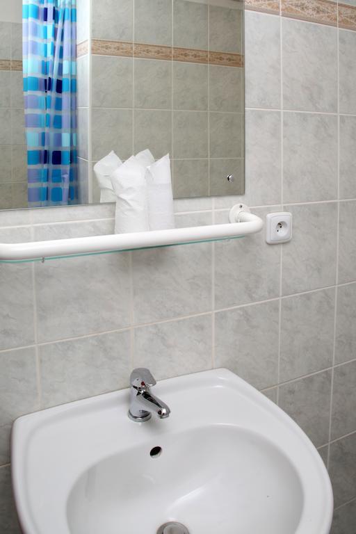 Mondeo Prague Hotel Стая снимка