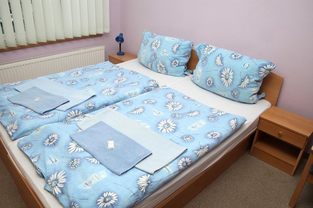 Mondeo Prague Hotel Стая снимка