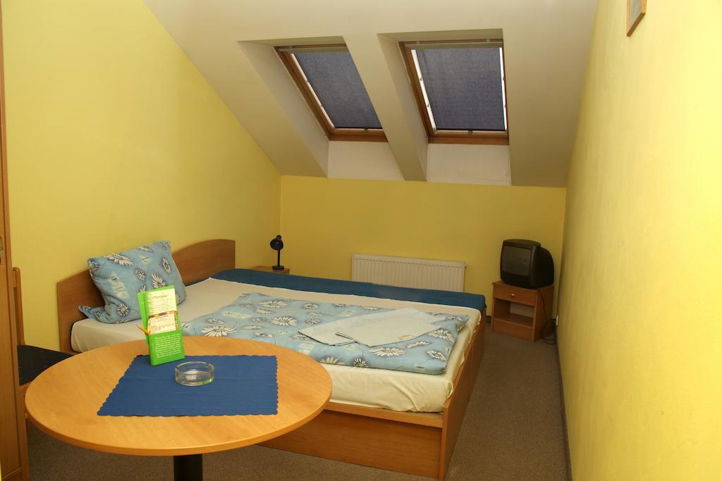 Mondeo Prague Hotel Стая снимка